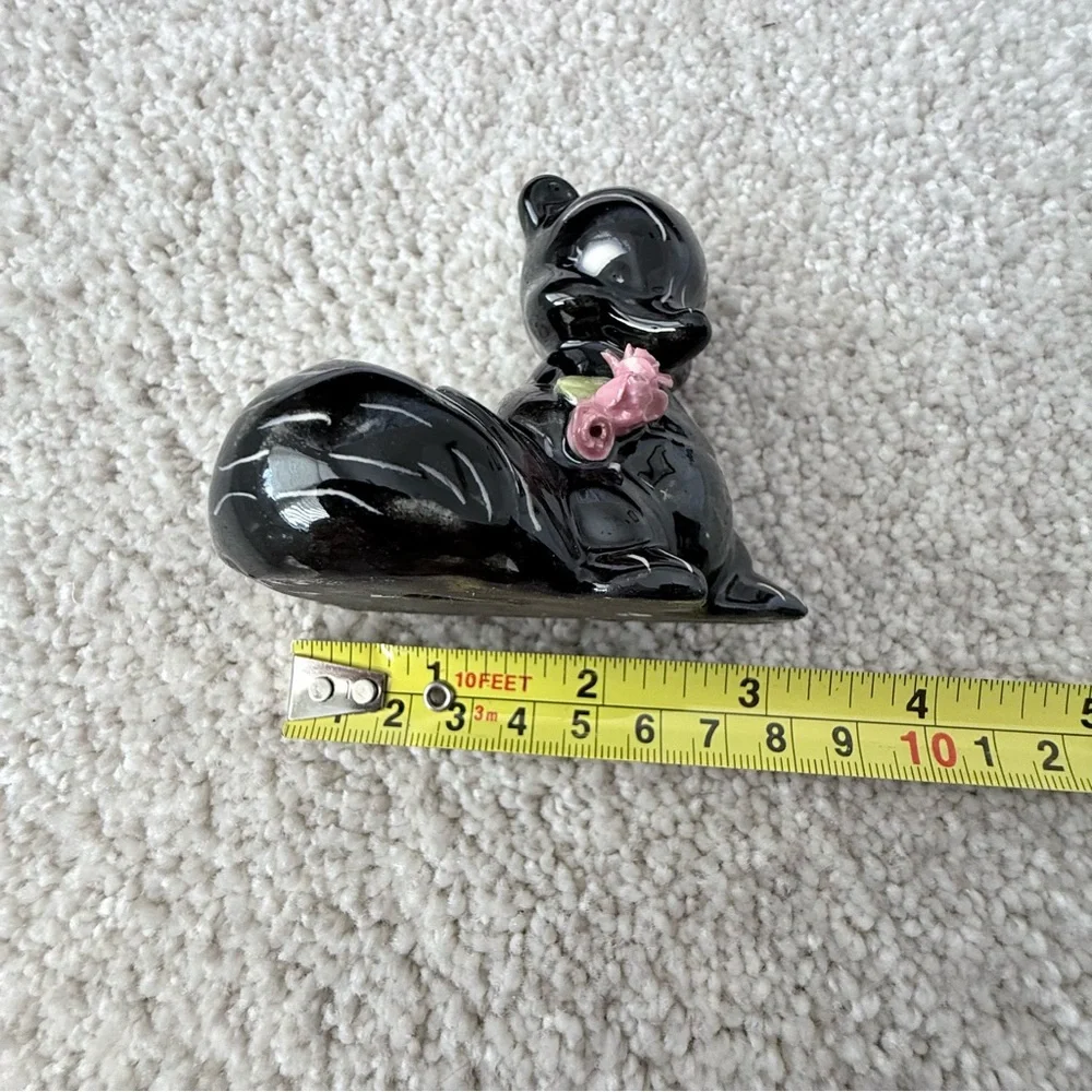 Vintage skunk with roses and slit in tail